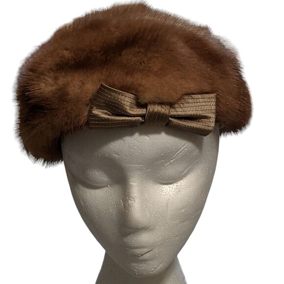 Pollack  mink fur pill bix hat with bow